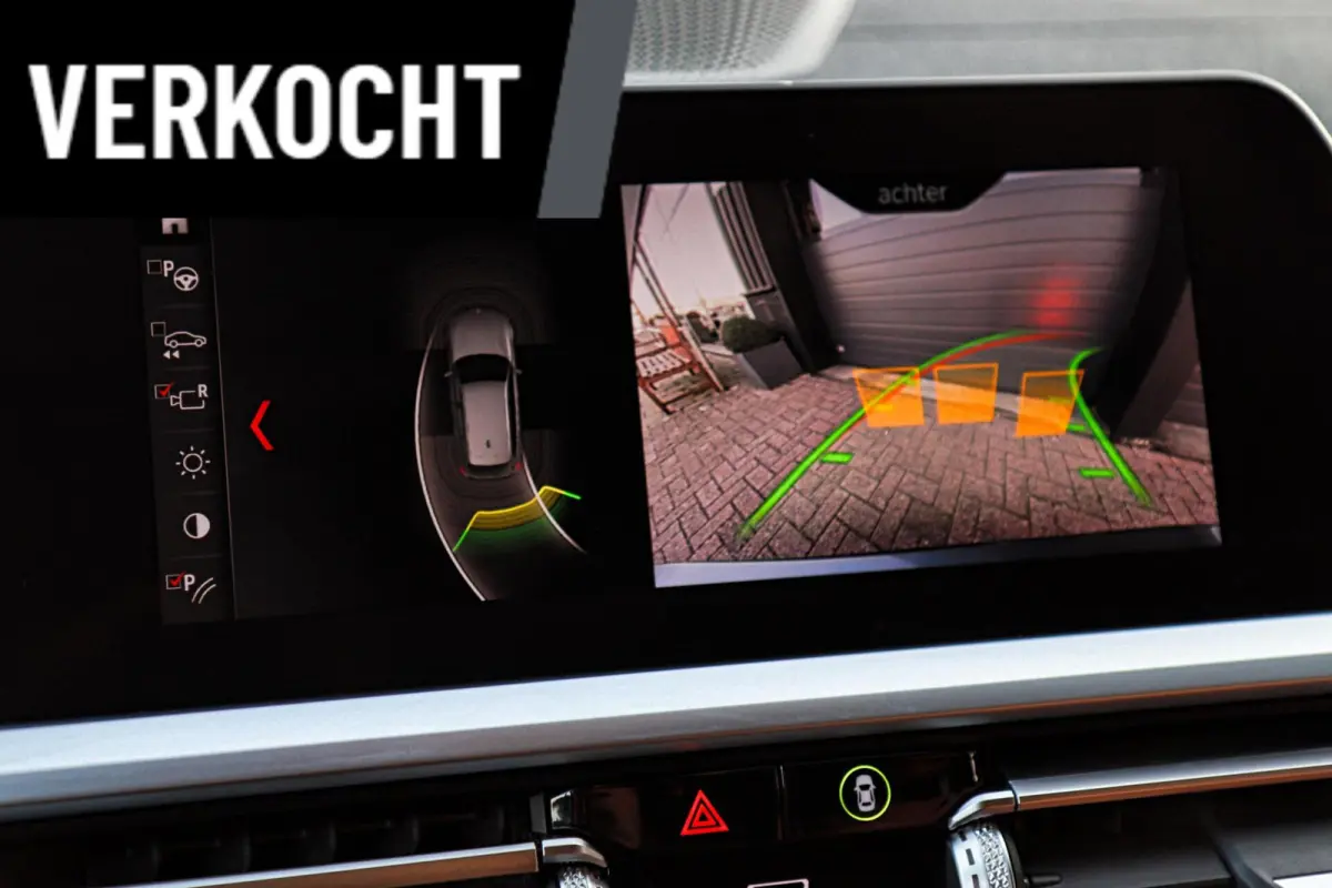 330i Sport Line /LASER-LED/PANODAK/HUD/MEMORY/STOEL+STUURVERW./KEYLESS/TREKHAAK!
