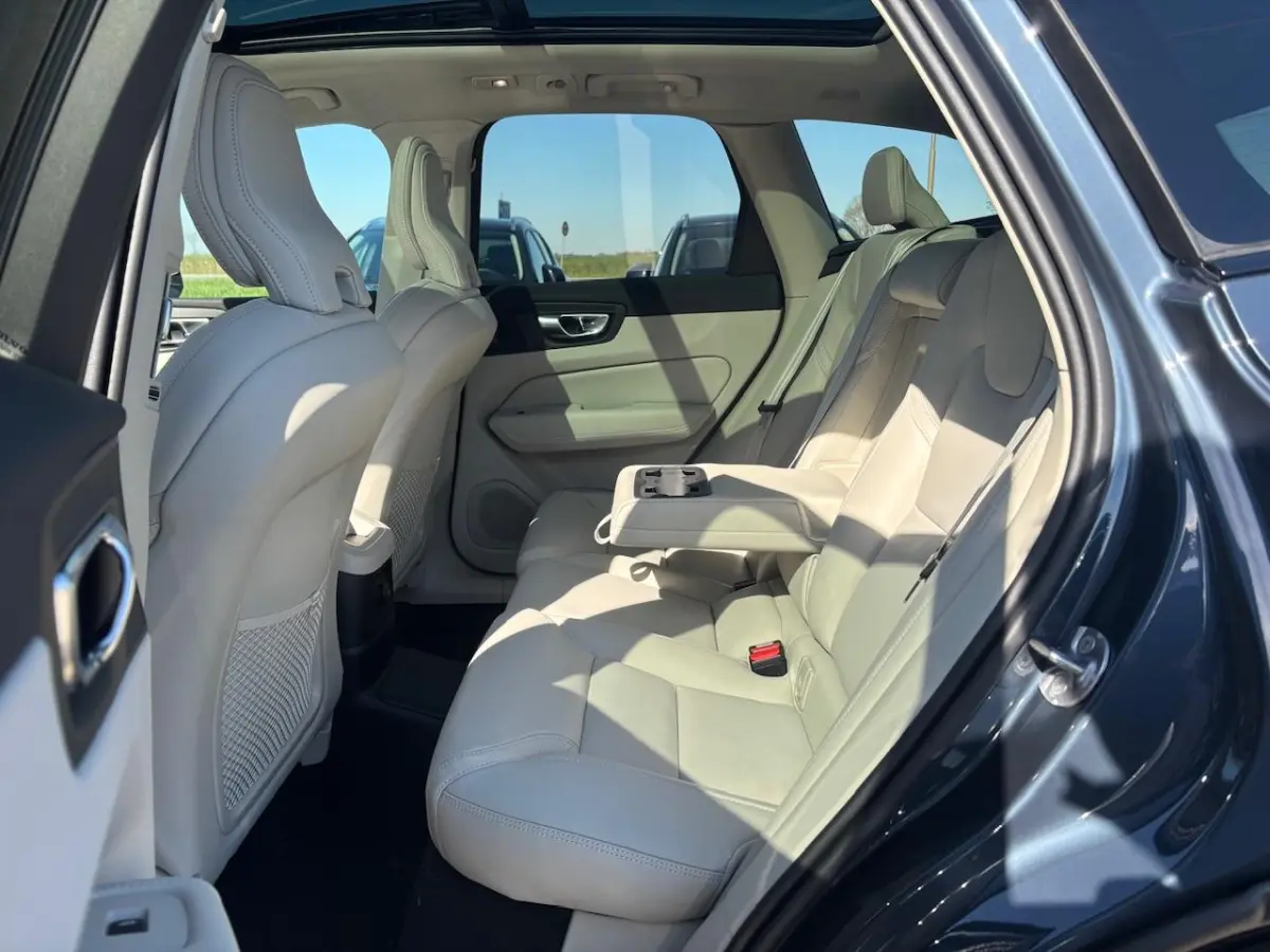 T6 Plug-in hybrid AWD Plus | Premium pack | Panoramadak | HUD | Geventileerd leer |