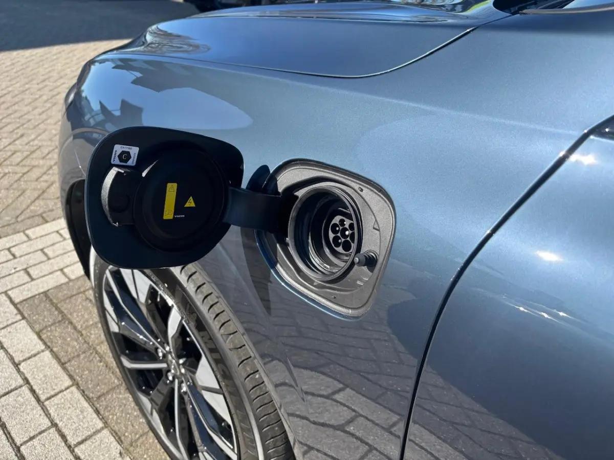 T6 Plug-in hybrid AWD Plus | Premium pack | Panoramadak | HUD | Geventileerd leer |
