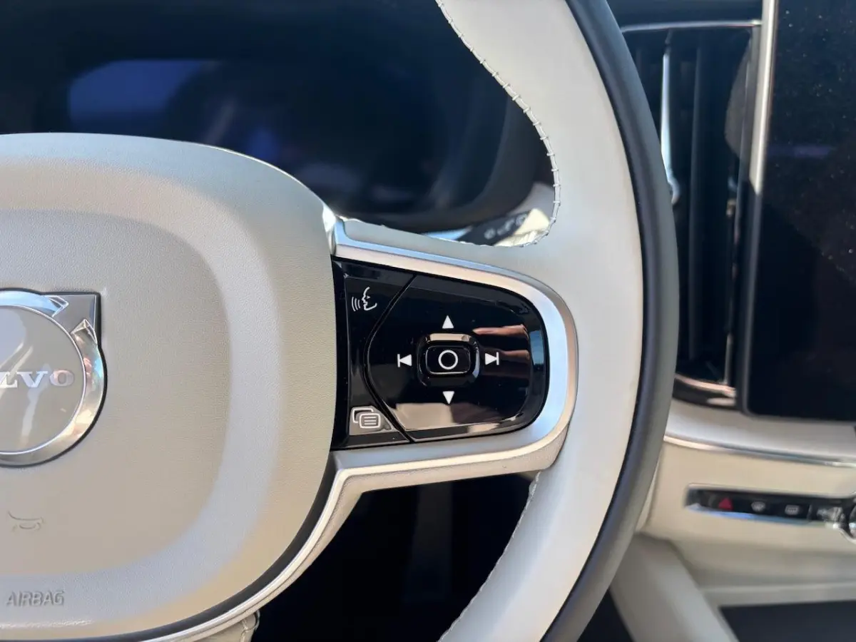 T6 Plug-in hybrid AWD Plus | Premium pack | Panoramadak | HUD | Geventileerd leer |