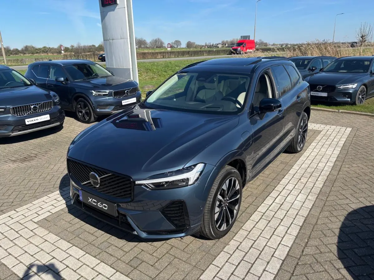 T6 Plug-in hybrid AWD Plus | Premium pack | Panoramadak | HUD | Geventileerd leer |