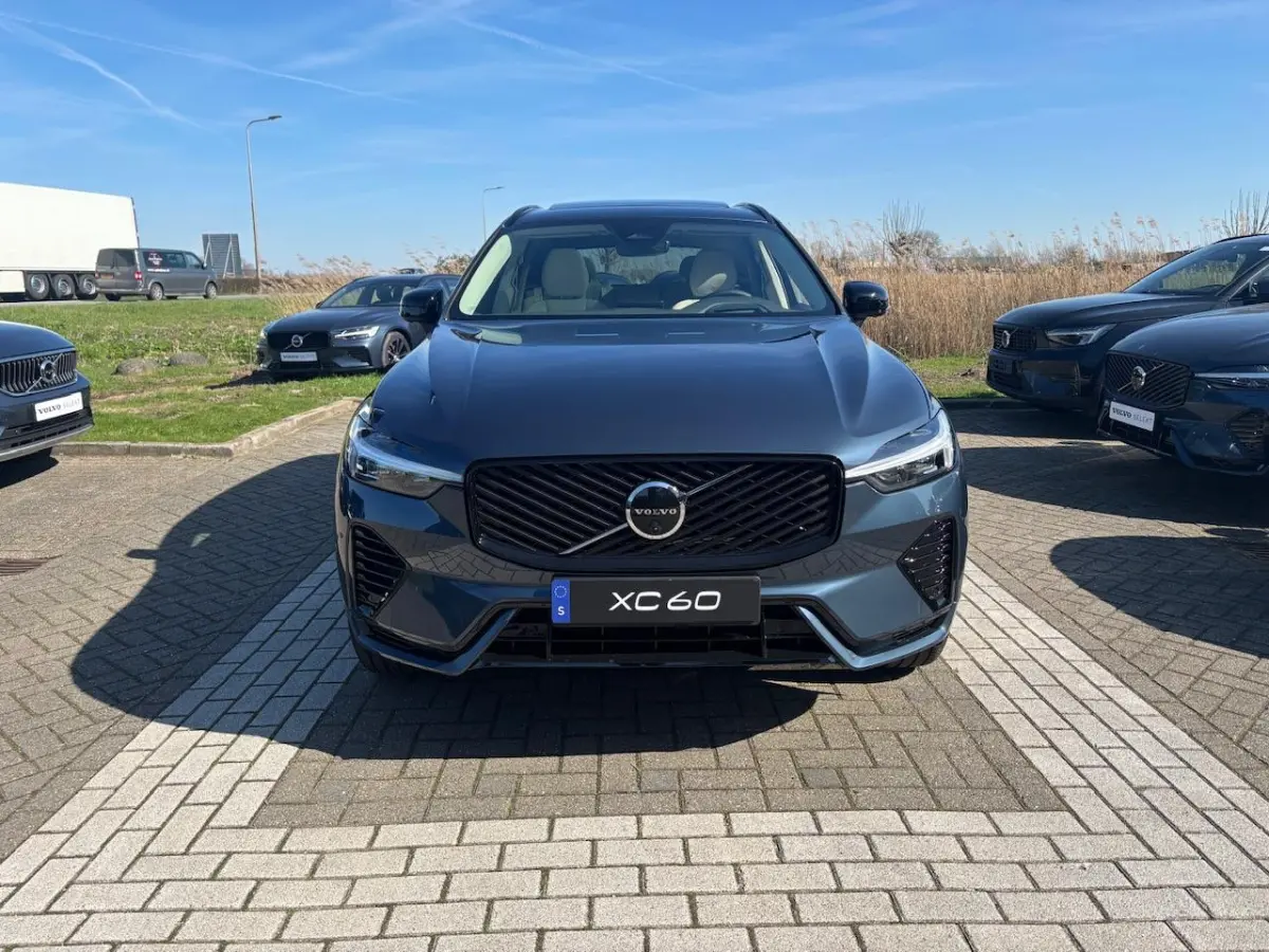 T6 Plug-in hybrid AWD Plus | Premium pack | Panoramadak | HUD | Geventileerd leer |