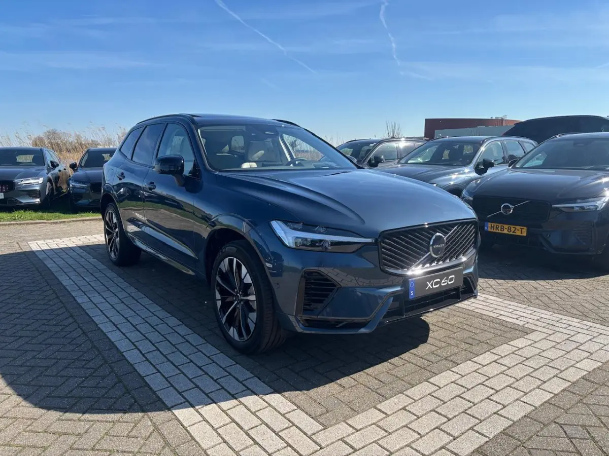 T6 Plug-in hybrid AWD Plus | Premium pack | Panoramadak | HUD | Geventileerd leer |