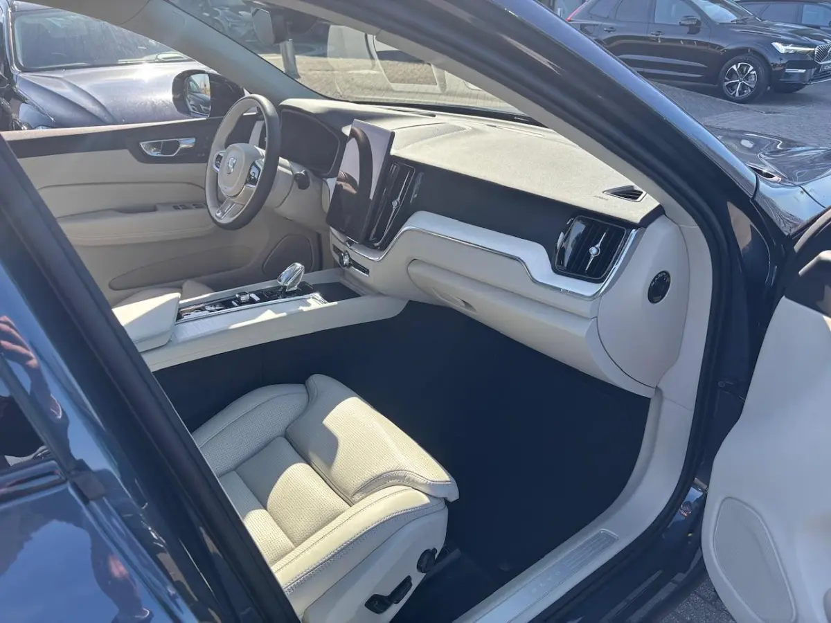 T6 Plug-in hybrid AWD Plus | Premium pack | Panoramadak | HUD | Geventileerd leer |