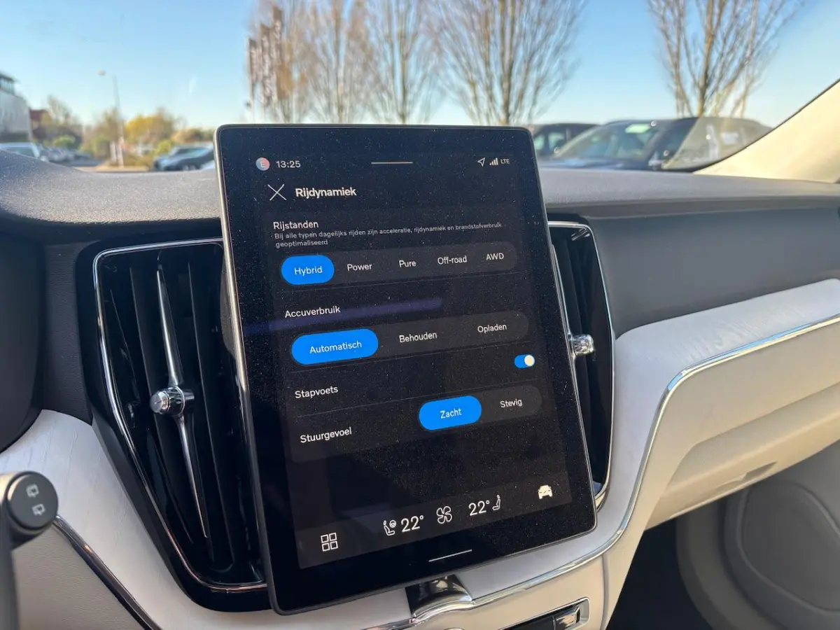 T6 Plug-in hybrid AWD Plus | Premium pack | Panoramadak | HUD | Geventileerd leer |