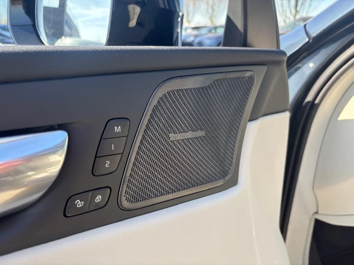 T6 Plug-in hybrid AWD Plus | Premium pack | Panoramadak | HUD | Geventileerd leer |