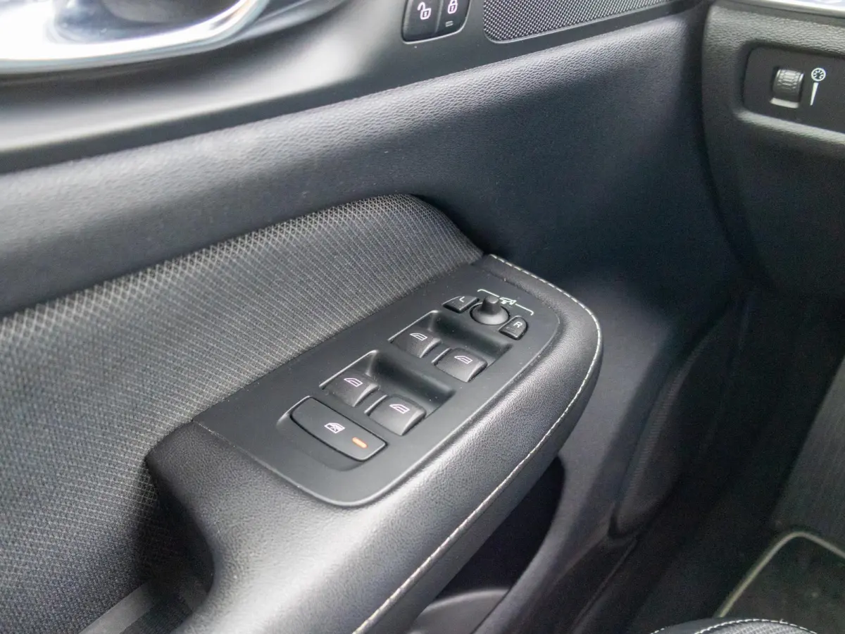 2.0 B3 R-Design ACC Pilot Assist BLIS
