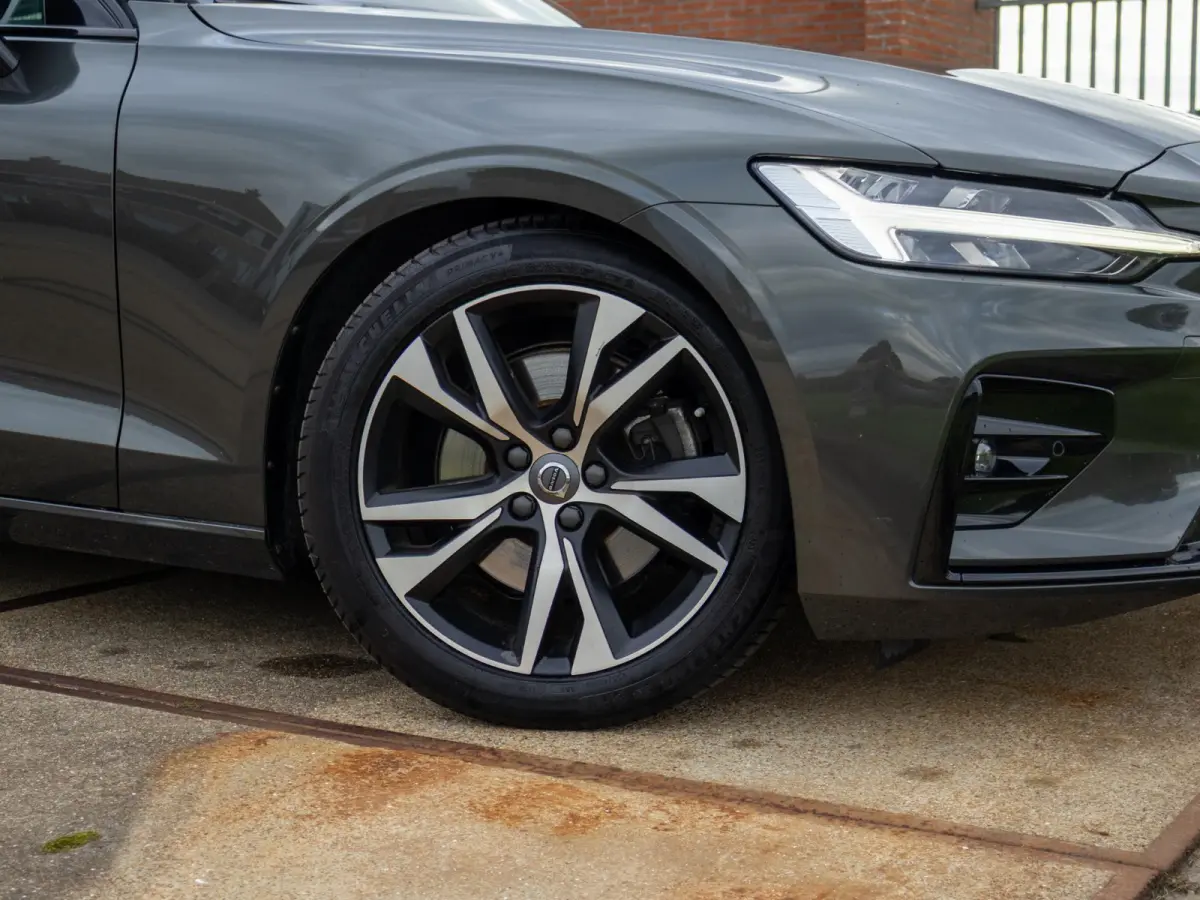 2.0 B3 R-Design ACC Pilot Assist BLIS