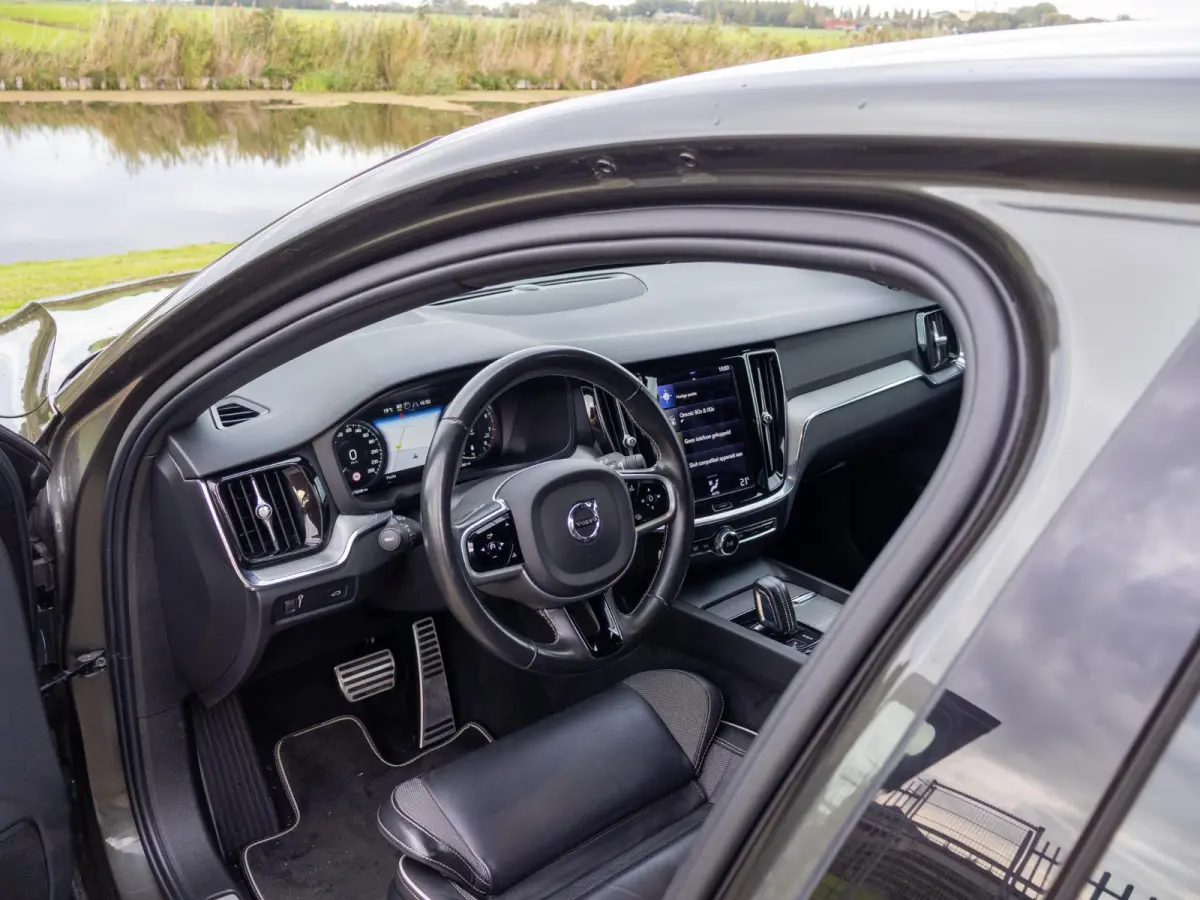 2.0 B3 R-Design ACC Pilot Assist BLIS