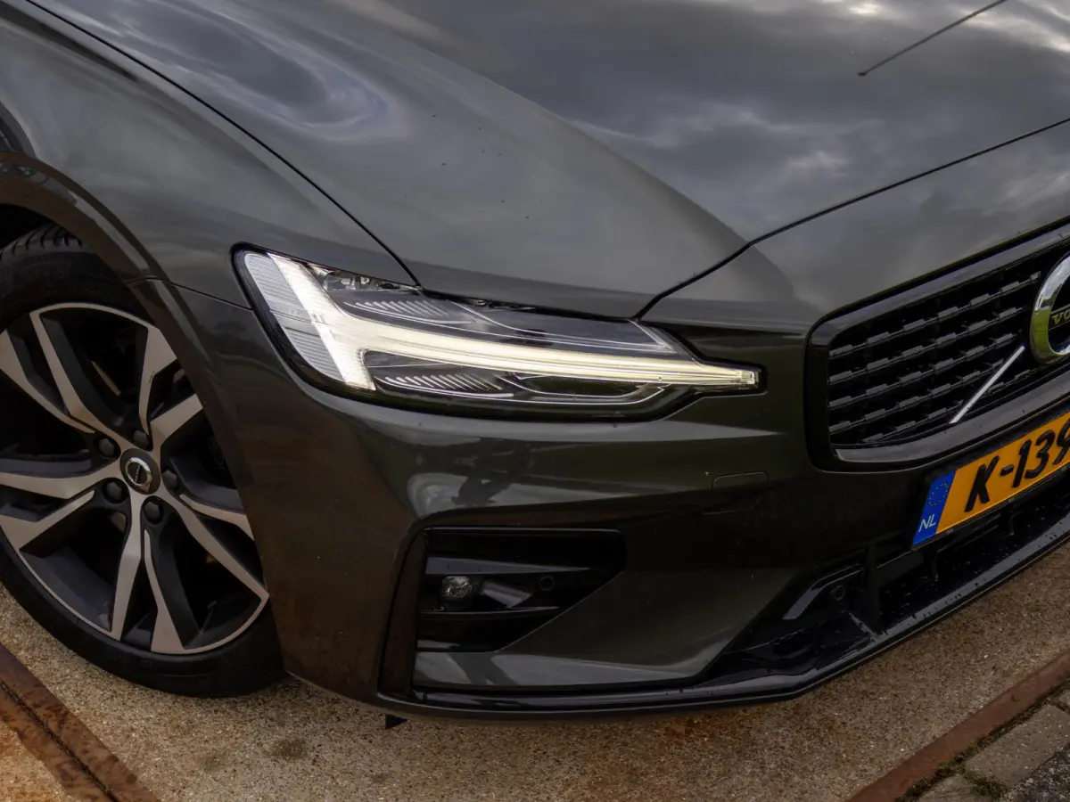 2.0 B3 R-Design ACC Pilot Assist BLIS