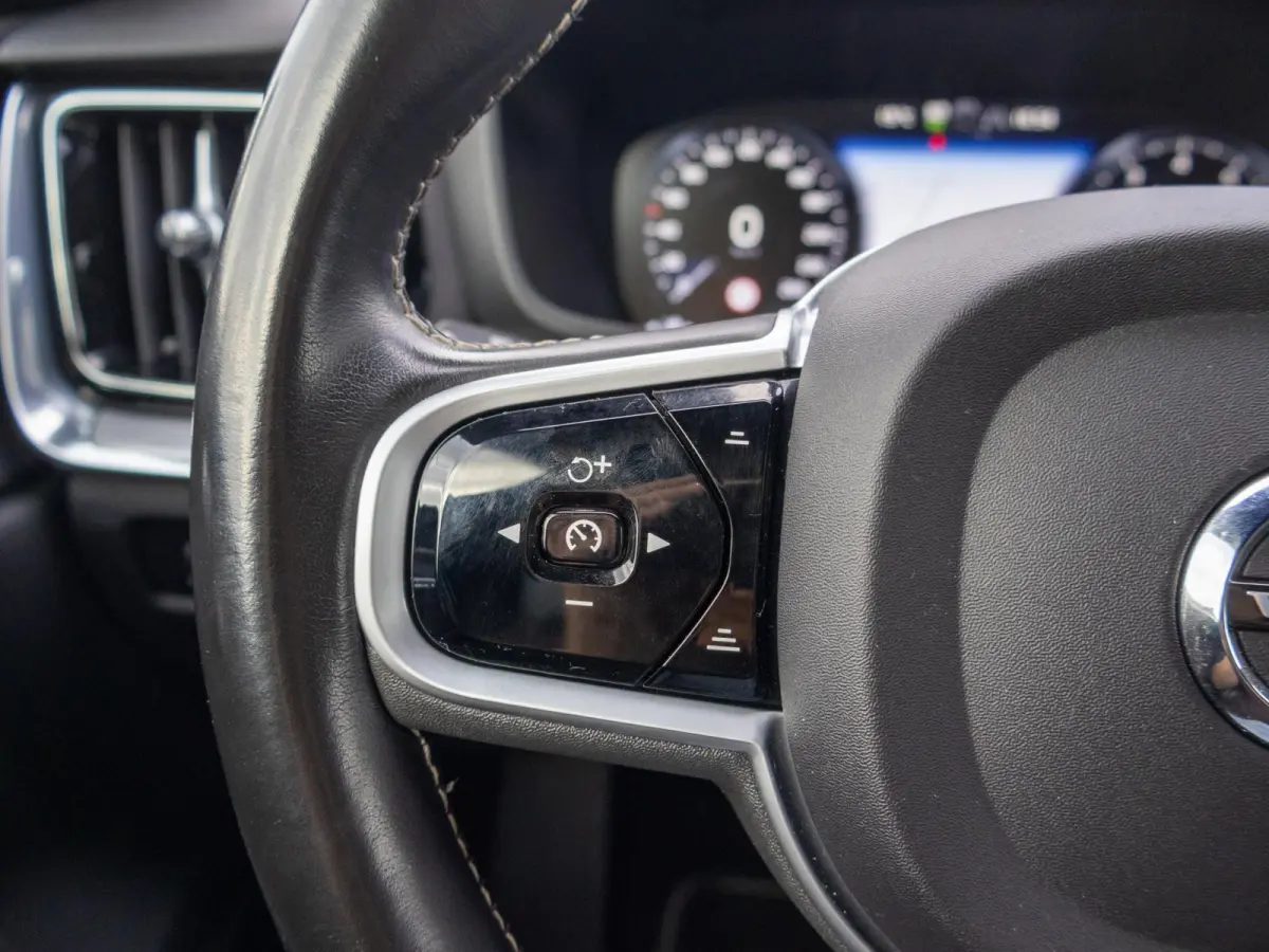 2.0 B3 R-Design ACC Pilot Assist BLIS