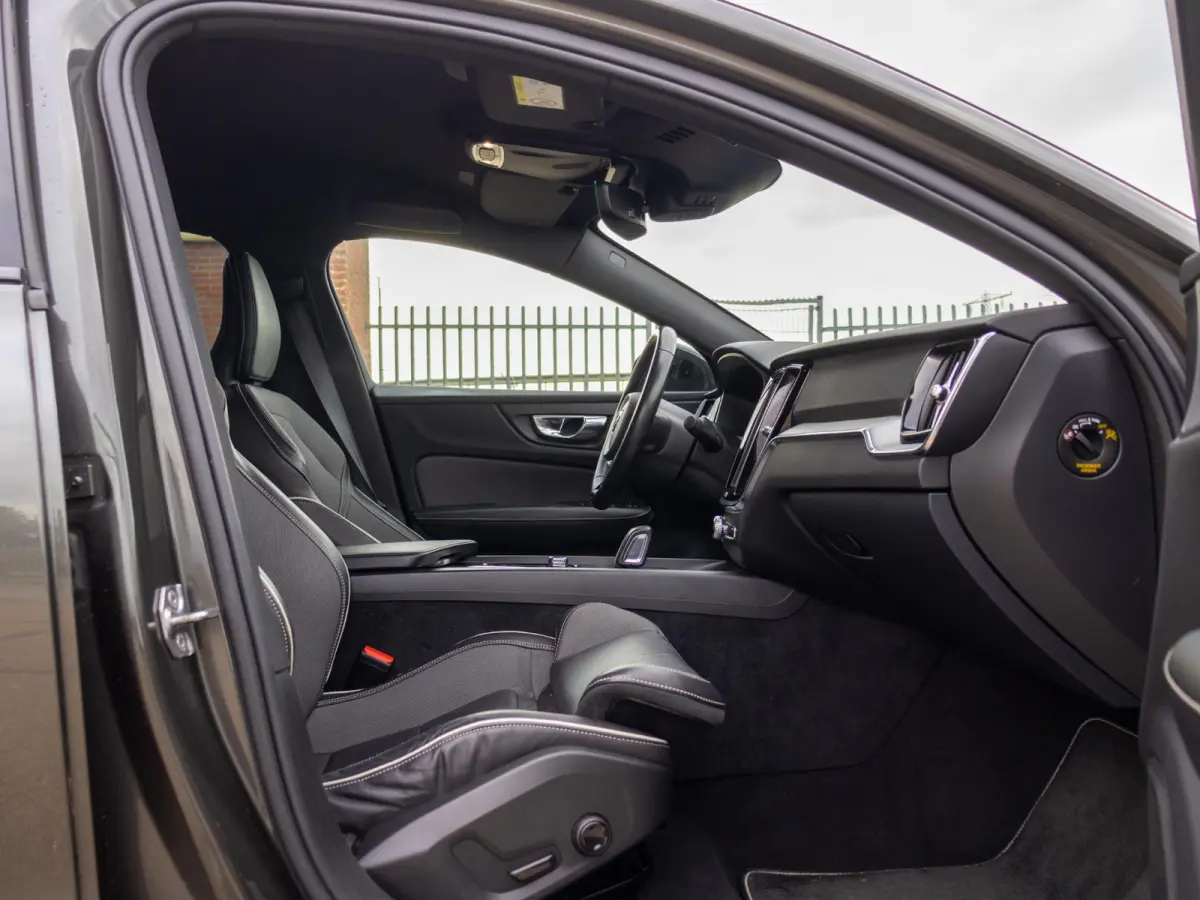 2.0 B3 R-Design ACC Pilot Assist BLIS