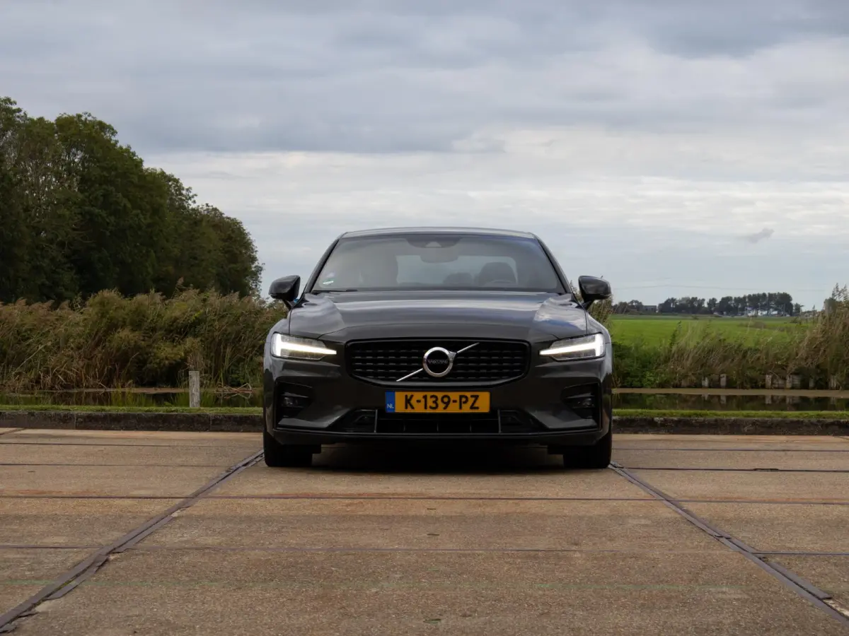 2.0 B3 R-Design ACC Pilot Assist BLIS