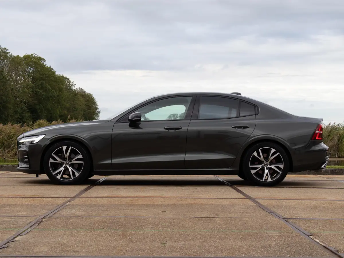 2.0 B3 R-Design ACC Pilot Assist BLIS