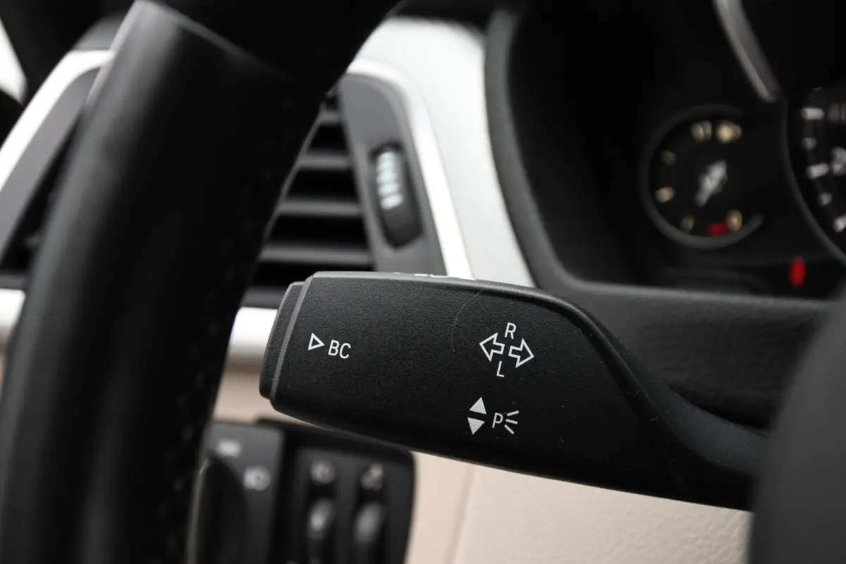 320i xDrive Edition M-pakket Leer Automaat