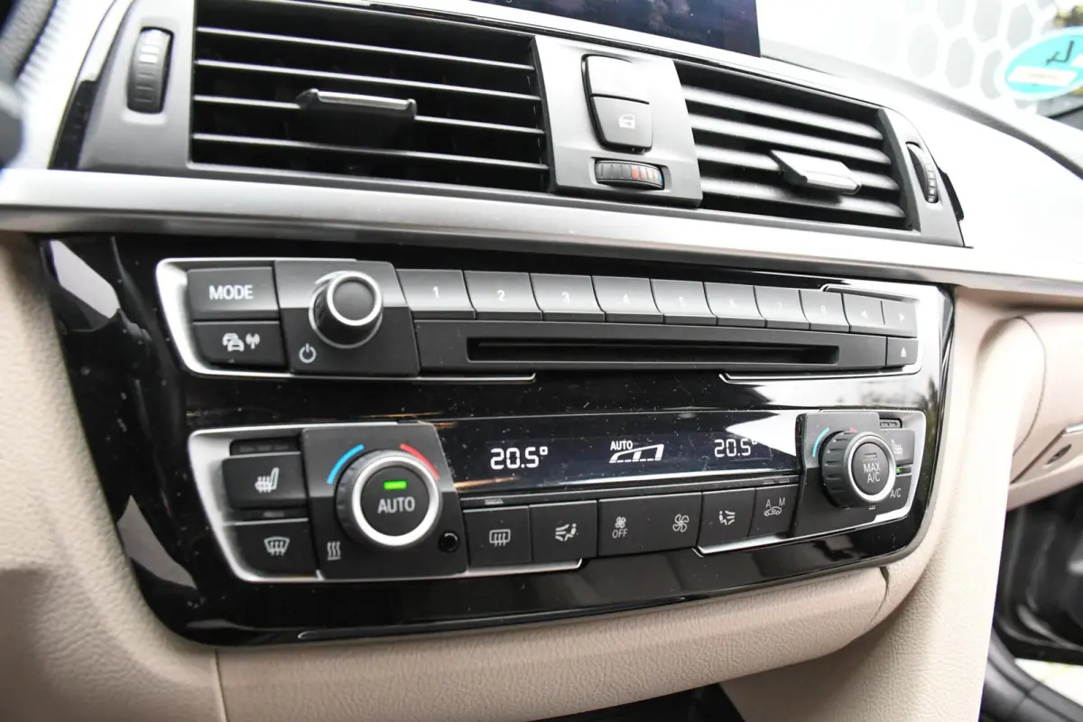320i xDrive Edition M-pakket Leer Automaat