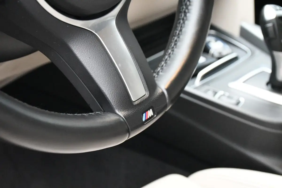320i xDrive Edition M-pakket Leer Automaat