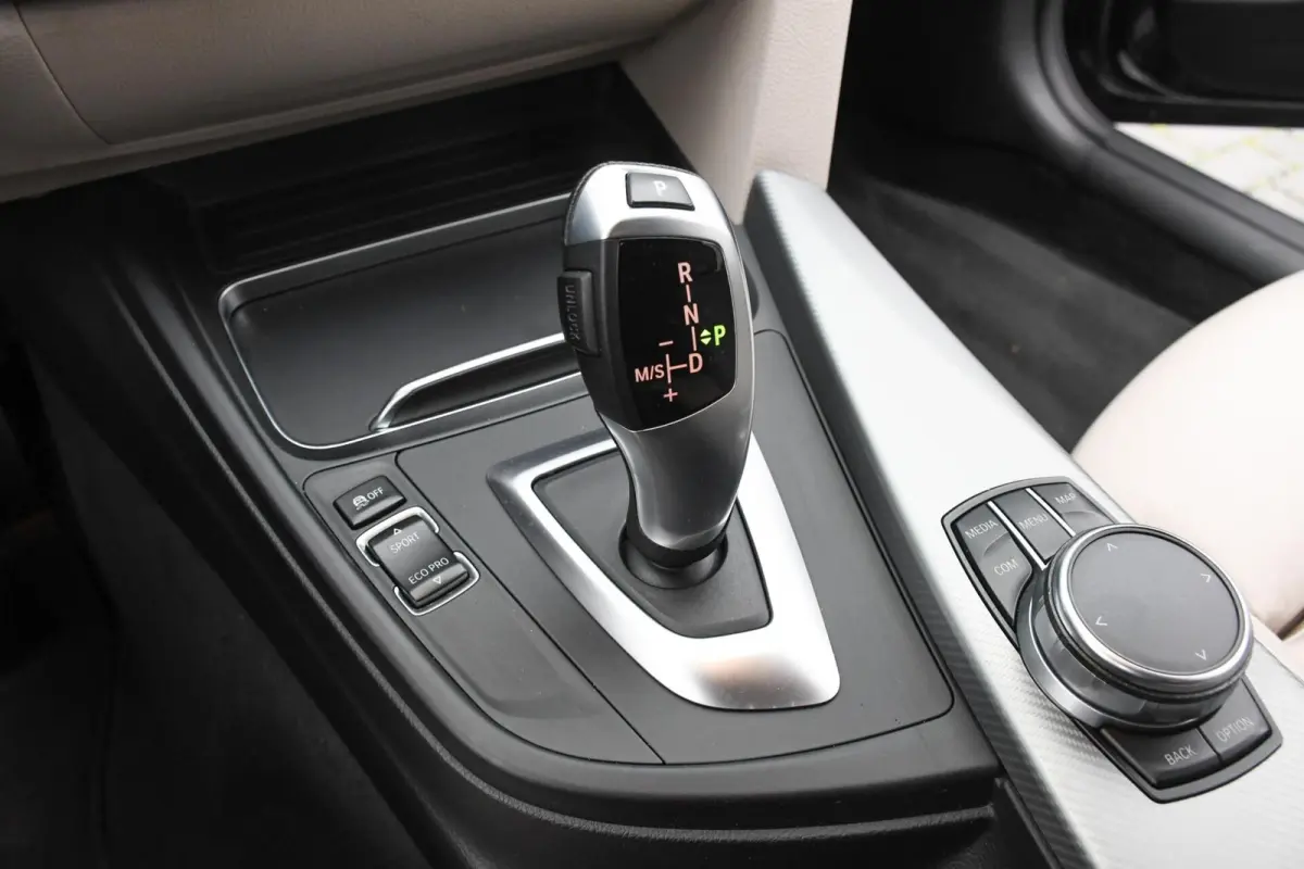 320i xDrive Edition M-pakket Leer Automaat