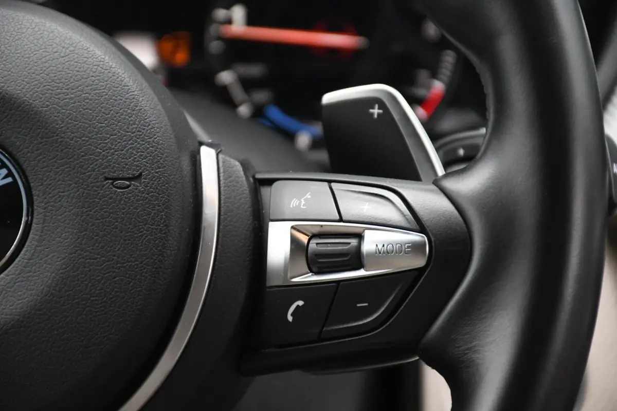 320i xDrive Edition M-pakket Leer Automaat