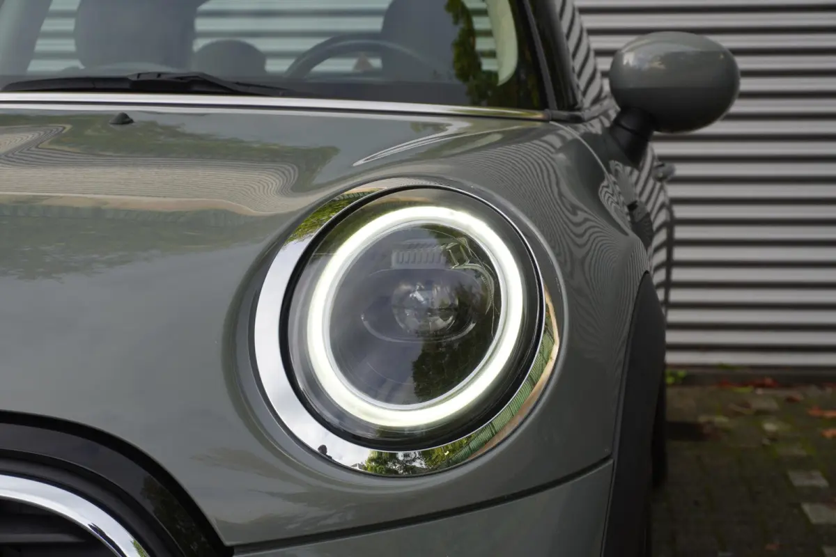 One Classic Uitvoering | Comfort pakket | 16" LM Victory Spoke zwart | LED-koplampen | Interieurpanelen Piano Black |