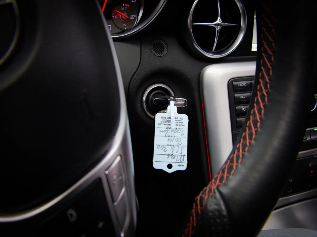 200 AMG-Line (SFEERVERLICHTING, STOEL- & NEKVERWARMING, NAVIGATIESYSTEEM, CRUISE CONTROL, BLUETOOTH)
