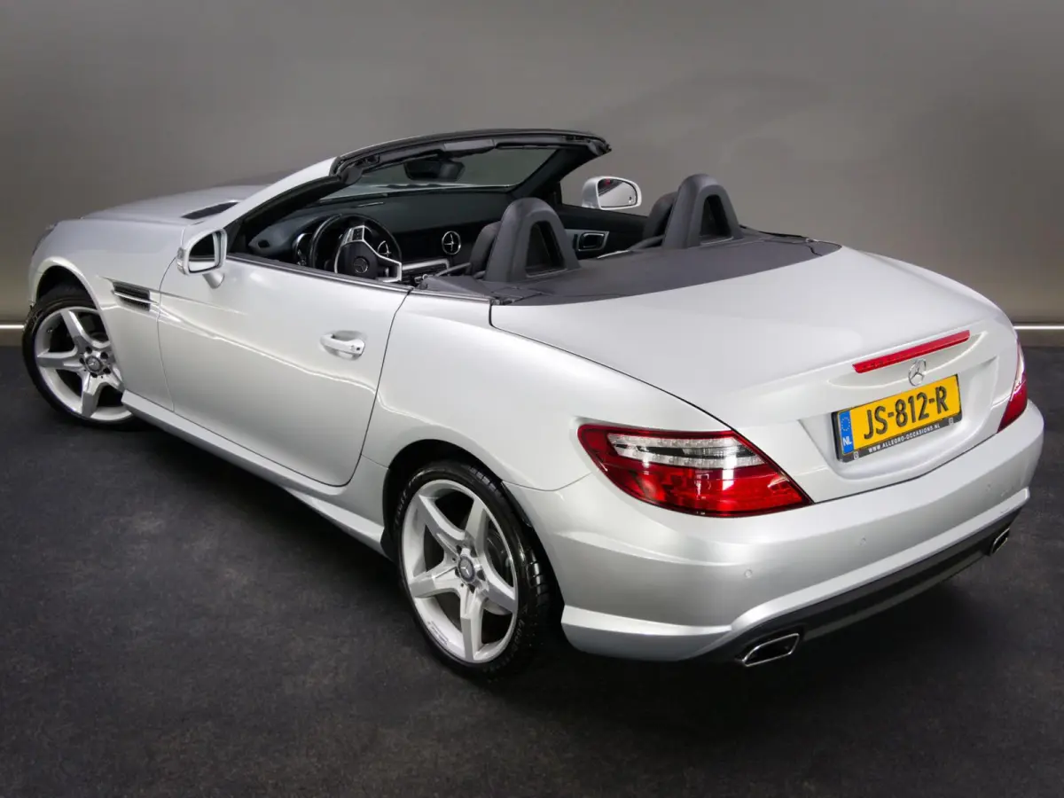200 AMG-Line (SFEERVERLICHTING, STOEL- & NEKVERWARMING, NAVIGATIESYSTEEM, CRUISE CONTROL, BLUETOOTH)