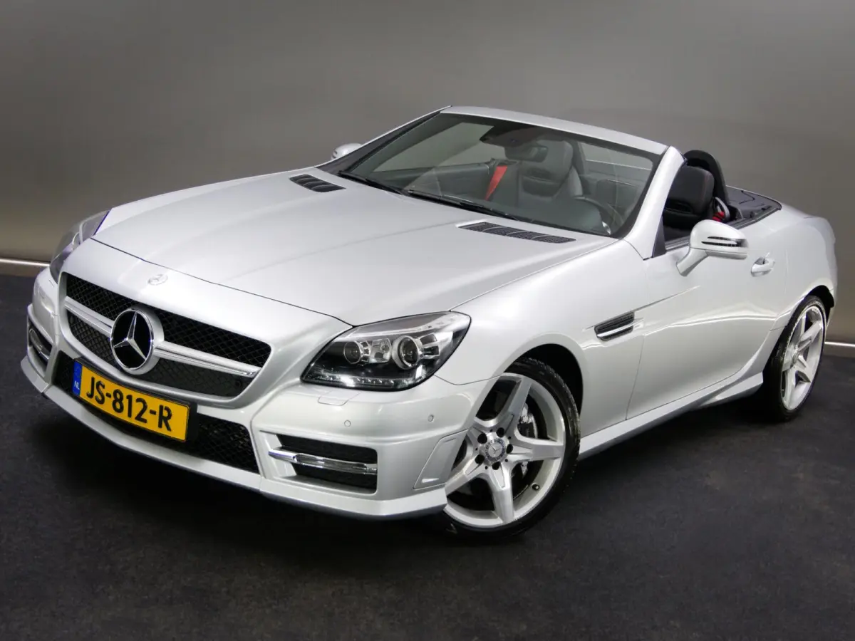 200 AMG-Line (SFEERVERLICHTING, STOEL- & NEKVERWARMING, NAVIGATIESYSTEEM, CRUISE CONTROL, BLUETOOTH)
