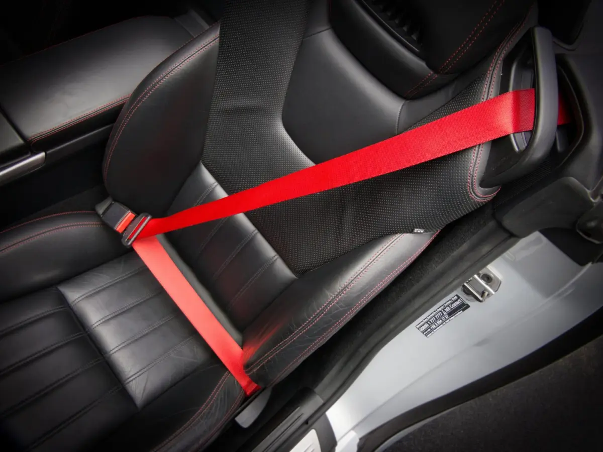 200 AMG-Line (SFEERVERLICHTING, STOEL- & NEKVERWARMING, NAVIGATIESYSTEEM, CRUISE CONTROL, BLUETOOTH)