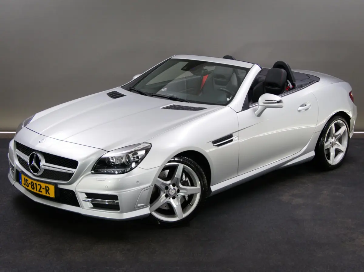 200 AMG-Line (SFEERVERLICHTING, STOEL- & NEKVERWARMING, NAVIGATIESYSTEEM, CRUISE CONTROL, BLUETOOTH)