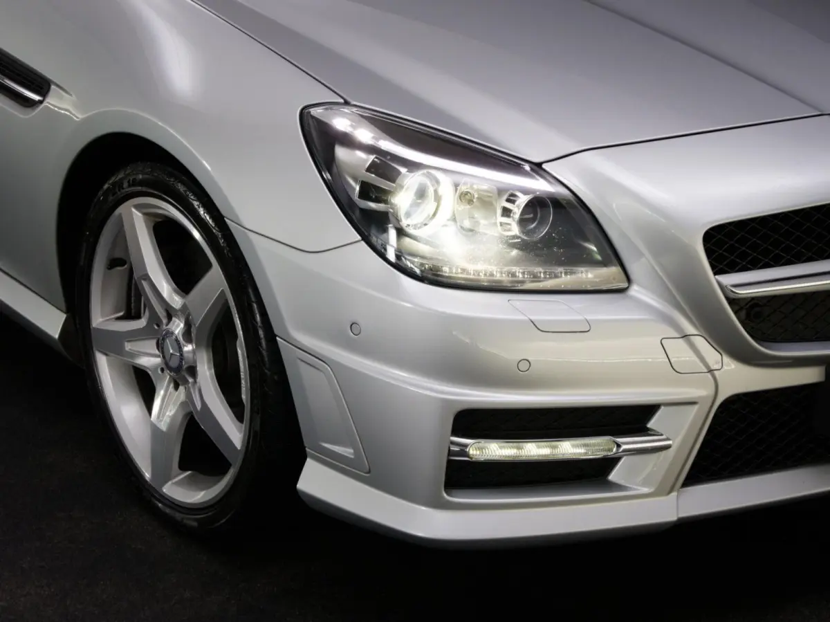 200 AMG-Line (SFEERVERLICHTING, STOEL- & NEKVERWARMING, NAVIGATIESYSTEEM, CRUISE CONTROL, BLUETOOTH)