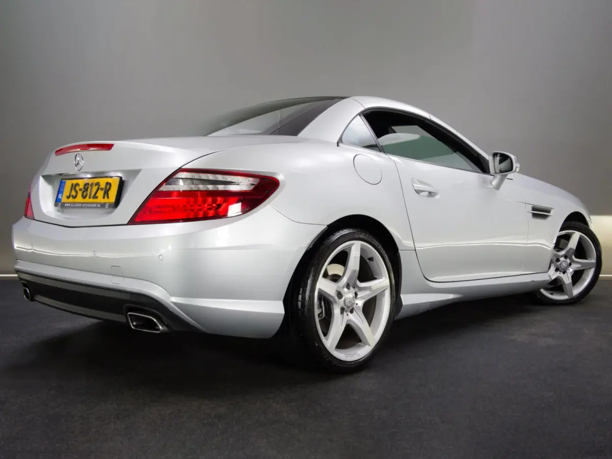200 AMG-Line (SFEERVERLICHTING, STOEL- & NEKVERWARMING, NAVIGATIESYSTEEM, CRUISE CONTROL, BLUETOOTH)