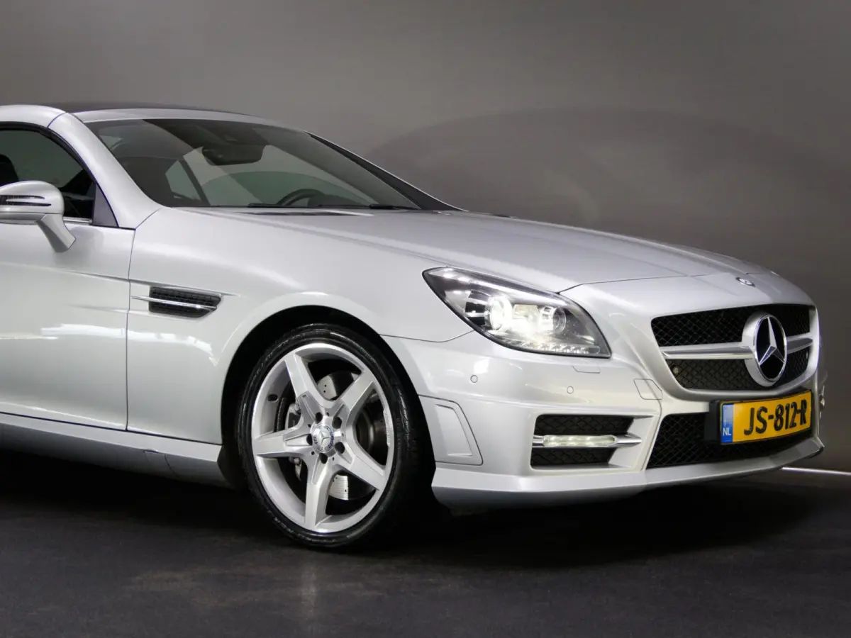 200 AMG-Line (SFEERVERLICHTING, STOEL- & NEKVERWARMING, NAVIGATIESYSTEEM, CRUISE CONTROL, BLUETOOTH)