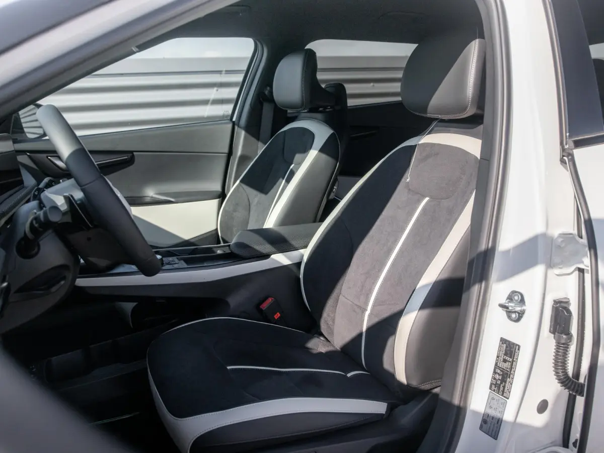 GT-Line Business Edition 84 kWh | Direct leverbaar | Gunstige fiscale waarde | Navi. | Clima. | Adapt. Cruise. | Stoel&Stuur Verwarming | Dodehoekassistentie | GT-Line Vegan Lederen Bekledin