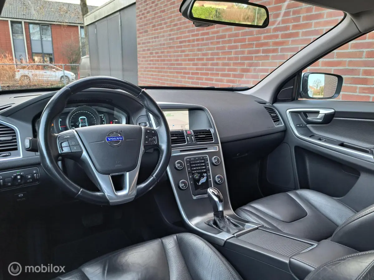 2.0 T5 FWD Kinetic/AUTOMAAT/LEER