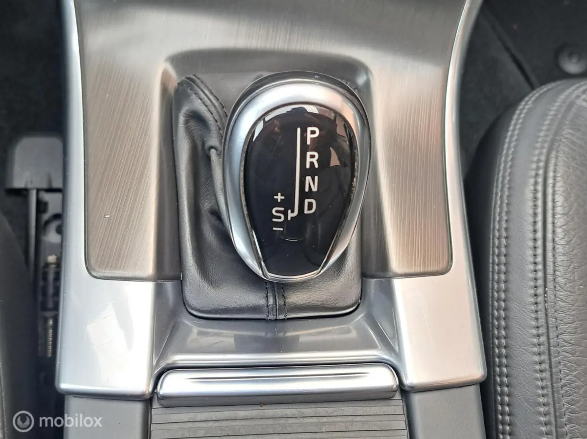 2.0 T5 FWD Kinetic/AUTOMAAT/LEER