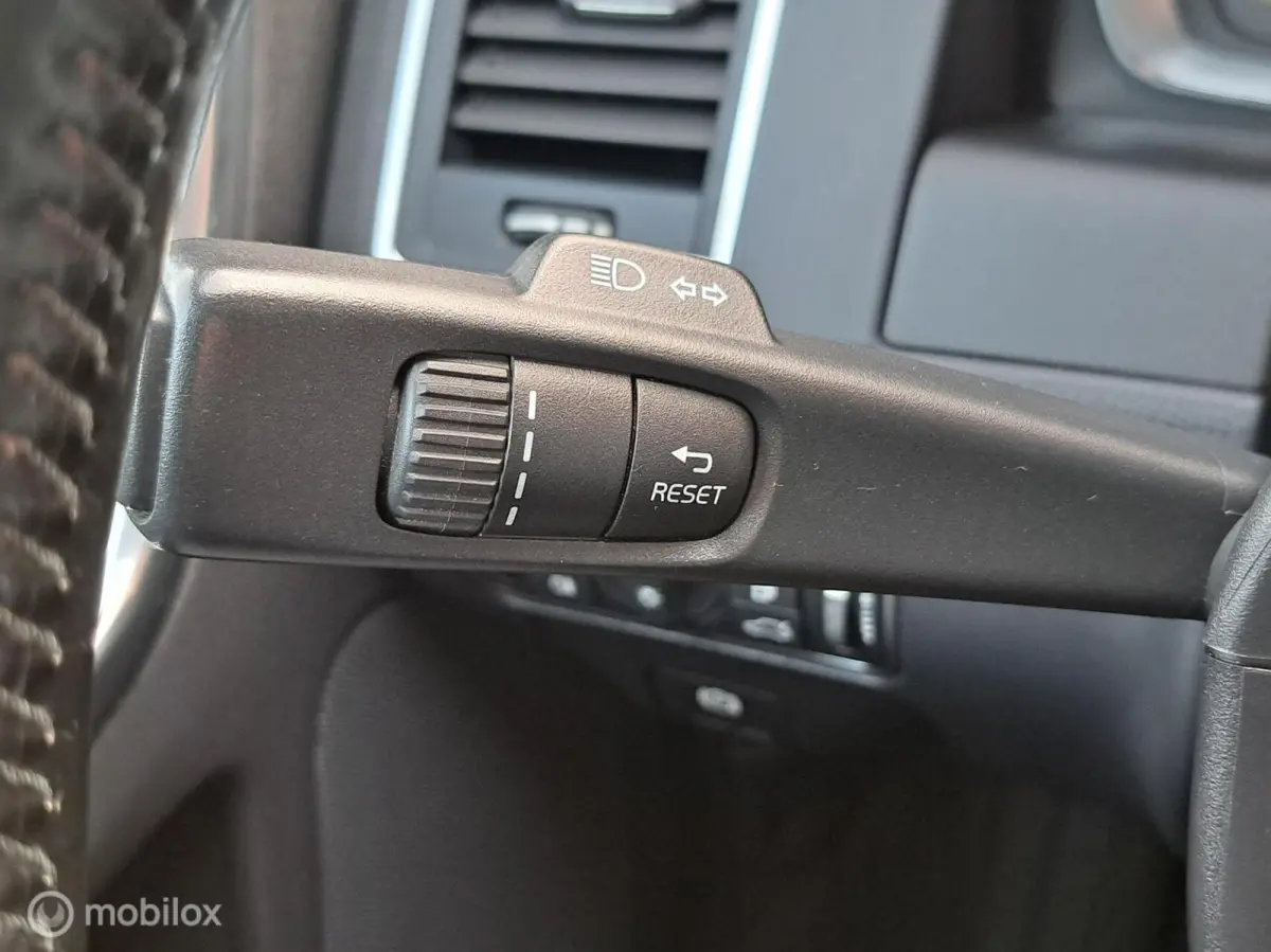 2.0 T5 FWD Kinetic/AUTOMAAT/LEER
