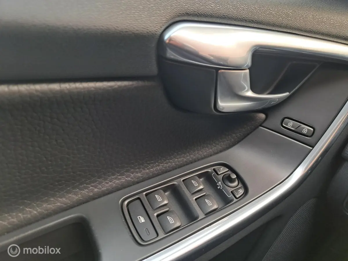 2.0 T5 FWD Kinetic/AUTOMAAT/LEER