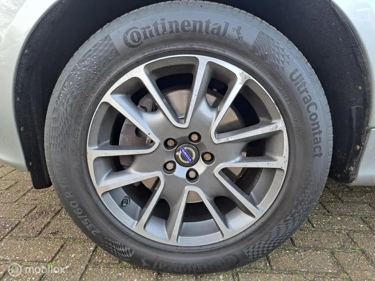 2.0 T5 FWD Kinetic/AUTOMAAT/LEER