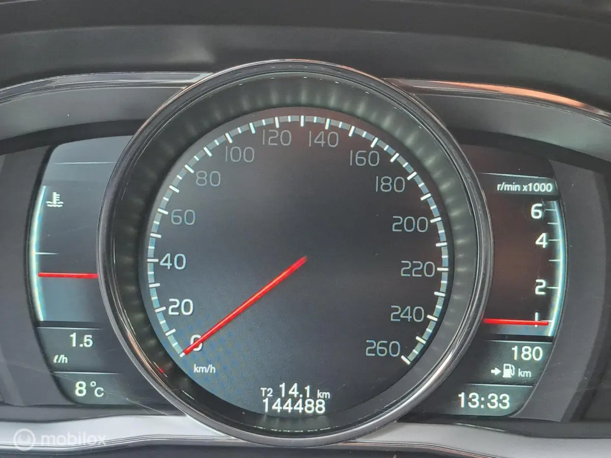 2.0 T5 FWD Kinetic/AUTOMAAT/LEER