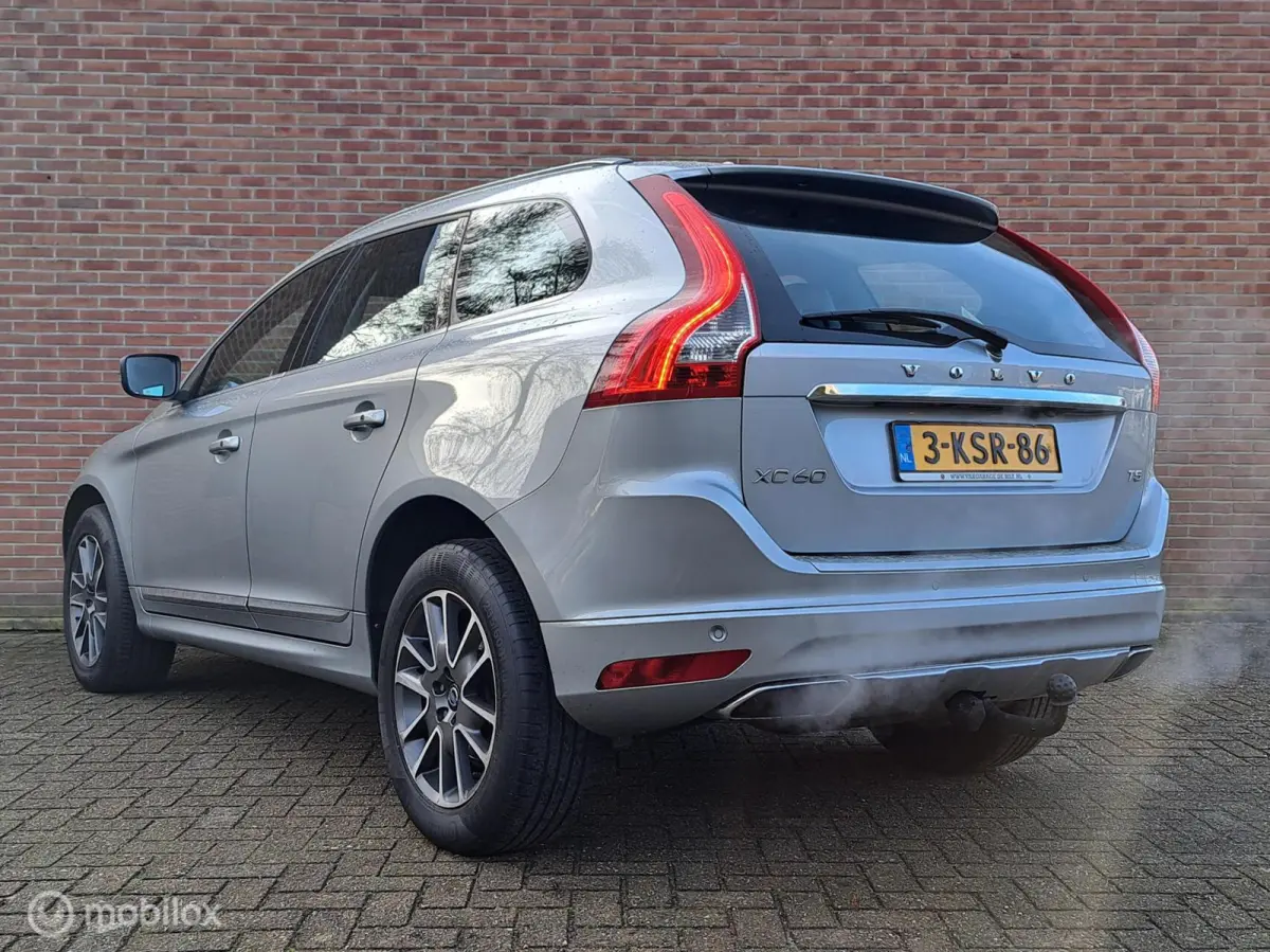 2.0 T5 FWD Kinetic/AUTOMAAT/LEER