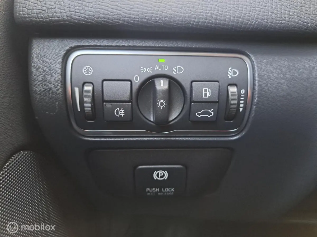 2.0 T5 FWD Kinetic/AUTOMAAT/LEER