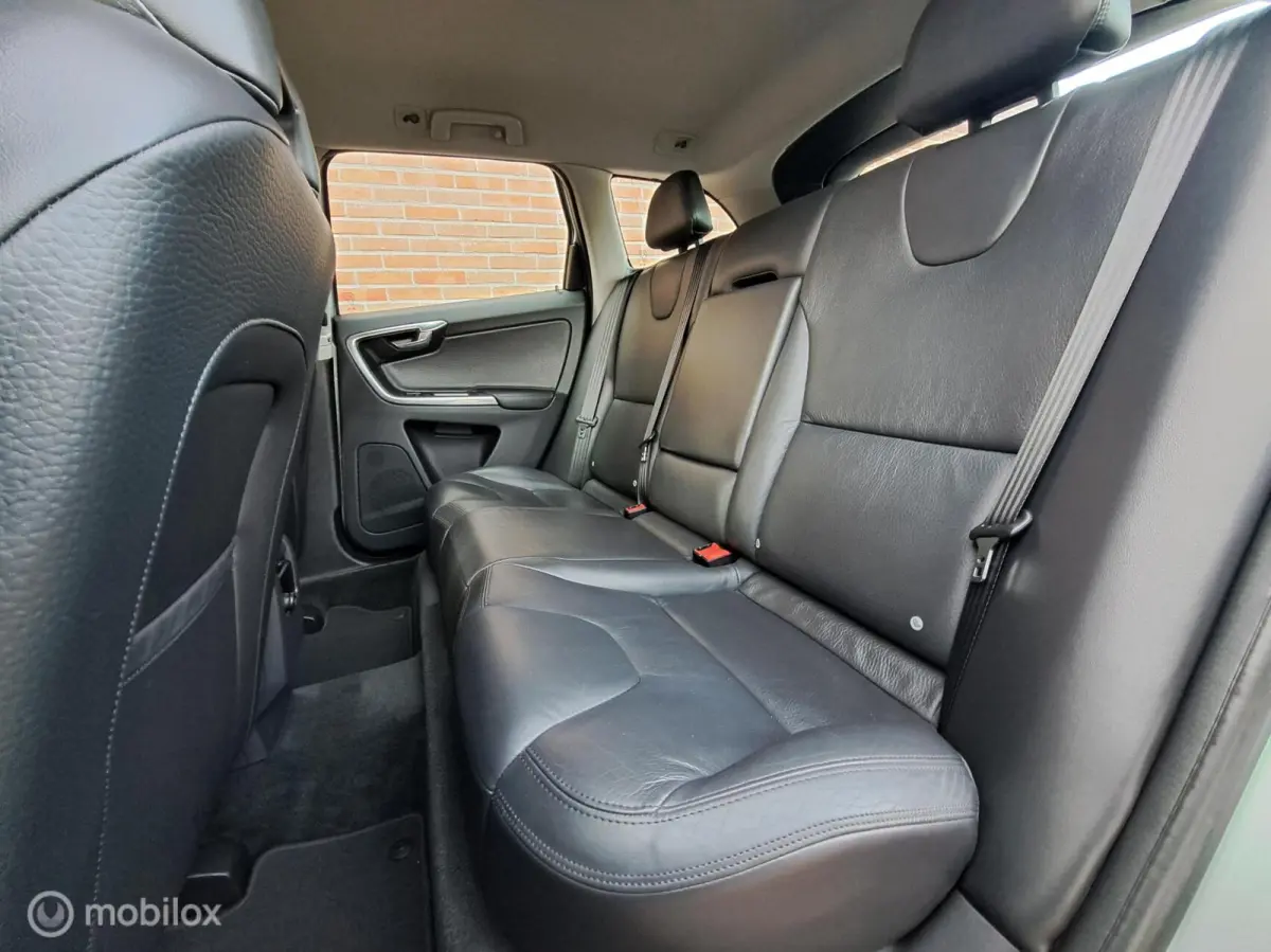 2.0 T5 FWD Kinetic/AUTOMAAT/LEER