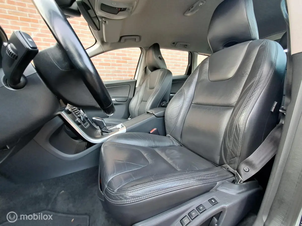2.0 T5 FWD Kinetic/AUTOMAAT/LEER