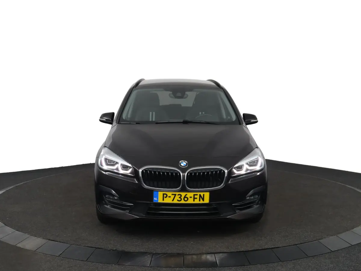 216i Executive | Cruise Control | Verwarmde voorstoelen | Park Distance Control voor/achter | Sportstoelen voor | Afneembare Trekhaak