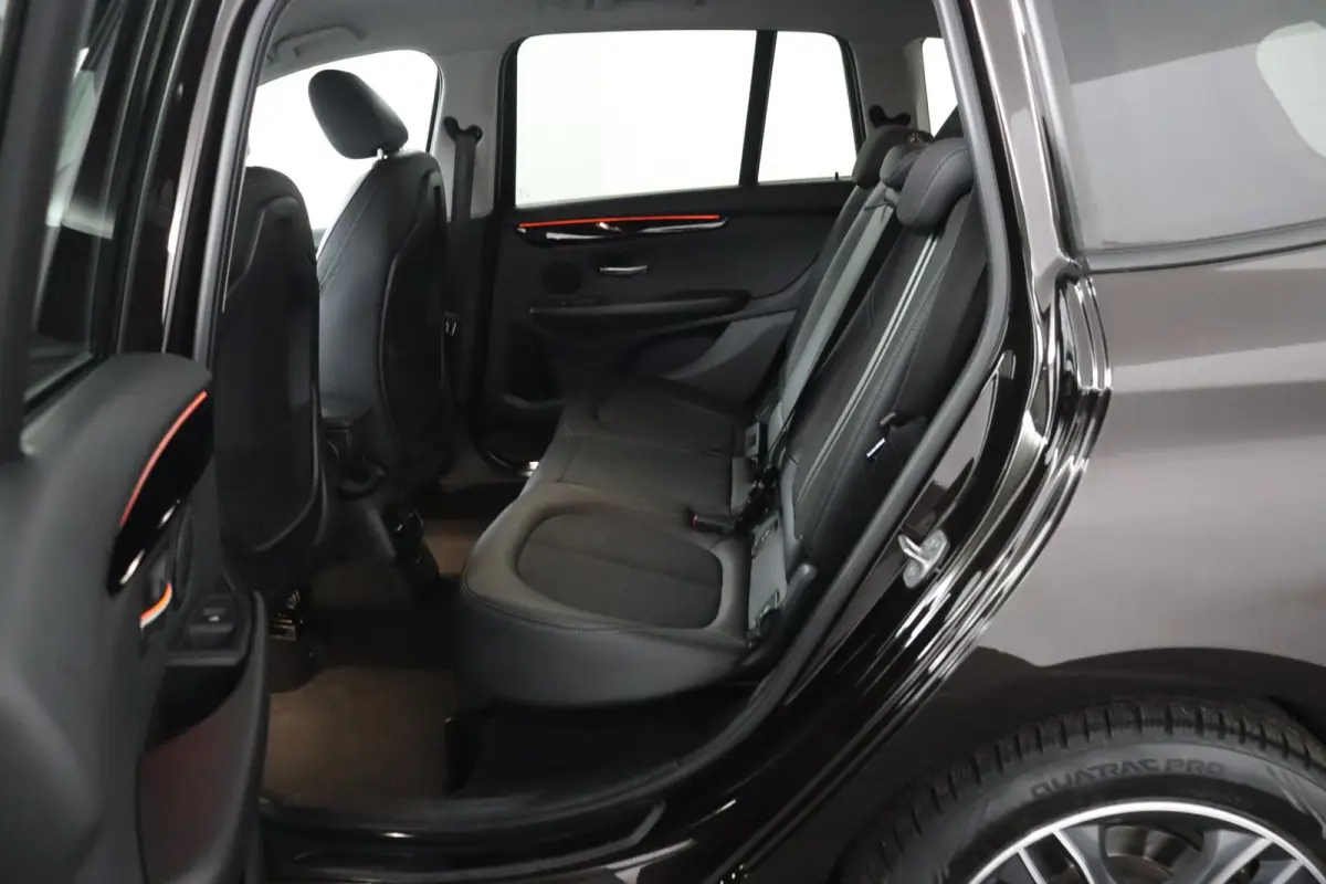 216i Executive | Cruise Control | Verwarmde voorstoelen | Park Distance Control voor/achter | Sportstoelen voor | Afneembare Trekhaak