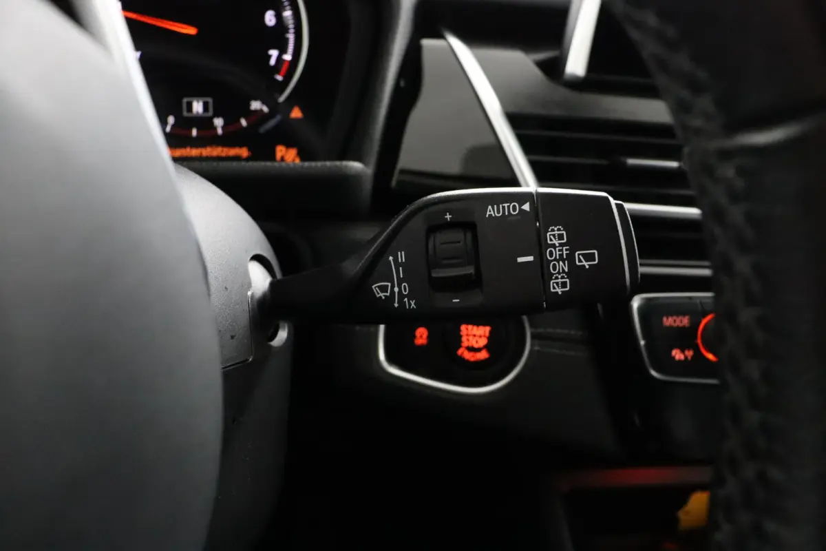 216i Executive | Cruise Control | Verwarmde voorstoelen | Park Distance Control voor/achter | Sportstoelen voor | Afneembare Trekhaak