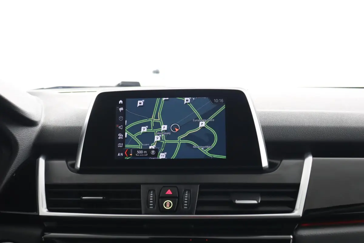 216i Executive | Cruise Control | Verwarmde voorstoelen | Park Distance Control voor/achter | Sportstoelen voor | Afneembare Trekhaak