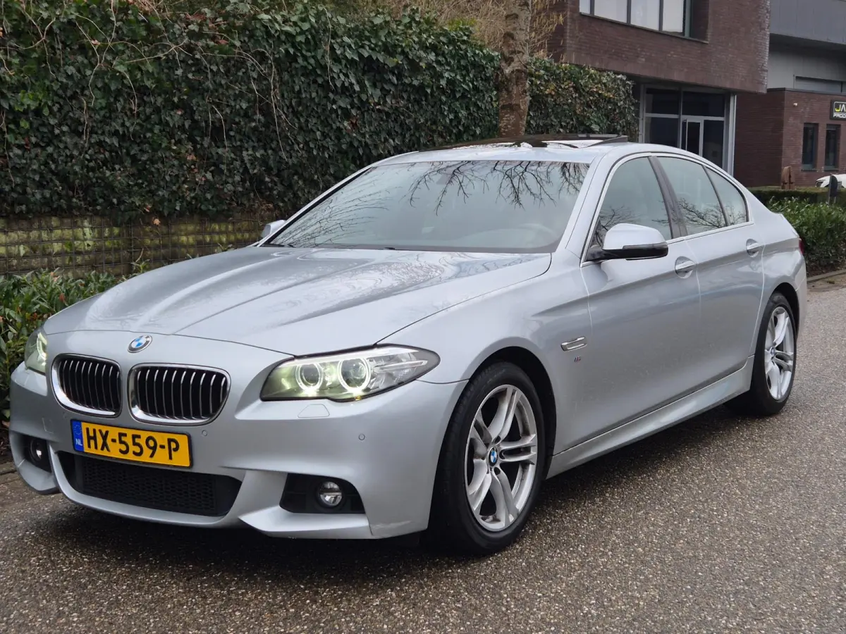 520i High Executive 6mnd Autotrust GARANTIE M Sport Schuifdak Apple CarPlay 2e eigenaar dig. Dash NAP NL