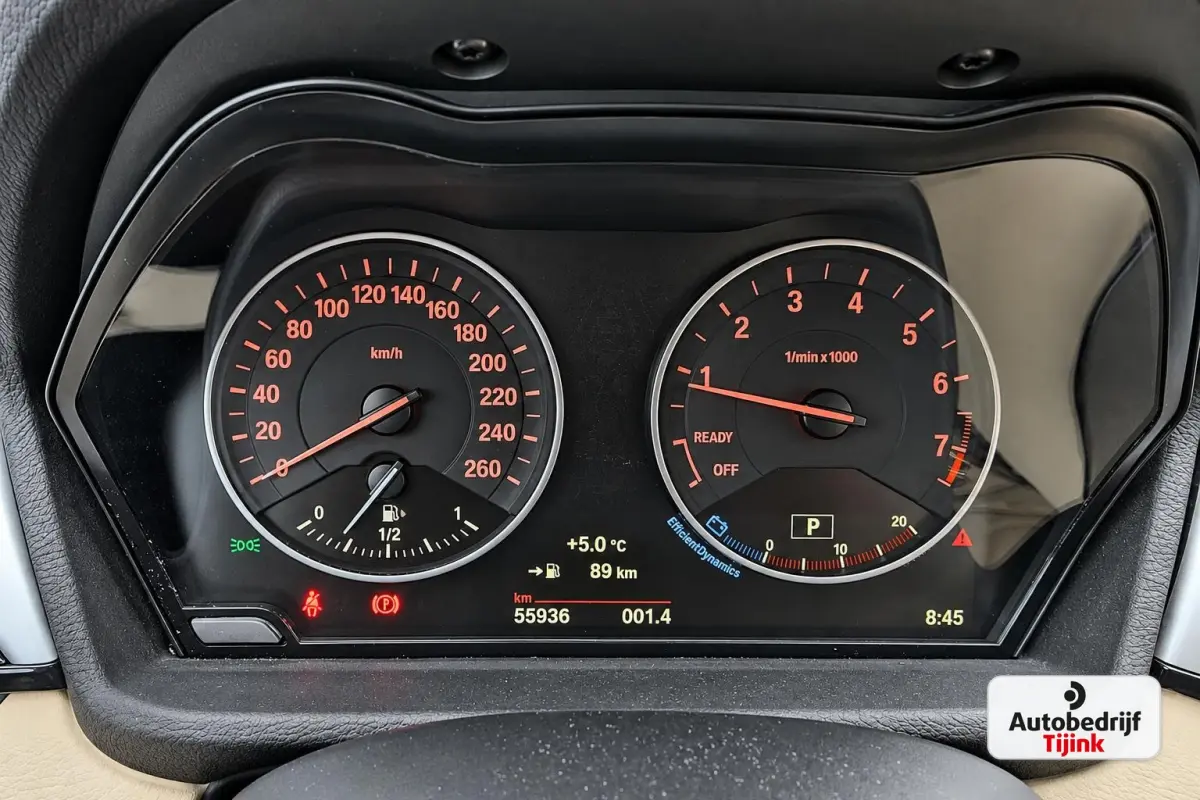 sDrive20i Centennial High Executive | Automaat | Trekhaak | Navi | Stoelverwarming | HUD | Parkeersensoren | Leder |