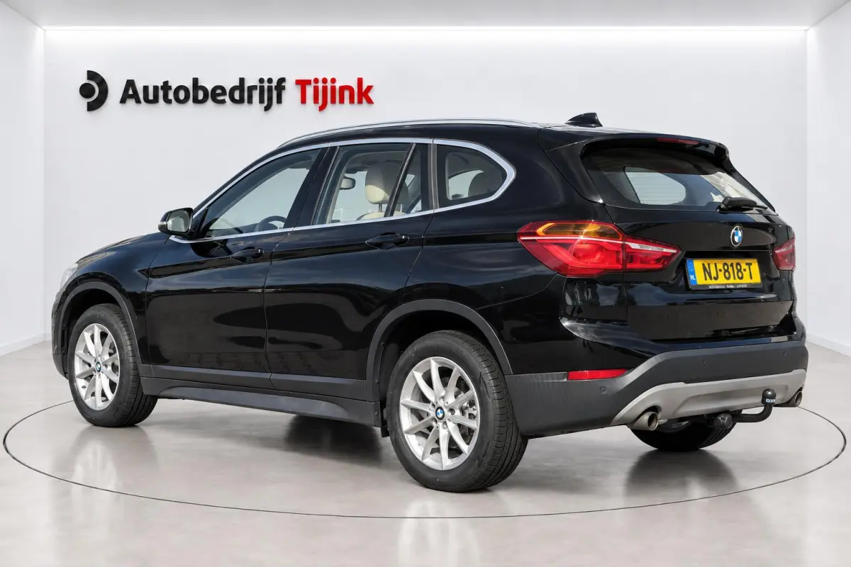 sDrive20i Centennial High Executive | Automaat | Trekhaak | Navi | Stoelverwarming | HUD | Parkeersensoren | Leder |
